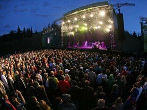 https://www.squamishreporter.com/wp-content/uploads/2012/08/squamishLIVE-300x225.jpg