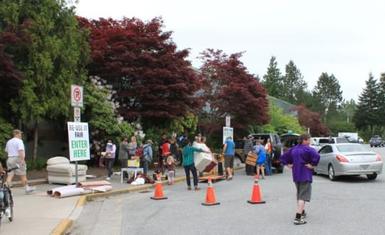 https://www.squamishreporter.com/wp-content/uploads/2013/12/Reuseitfairphoto-540x330.jpg