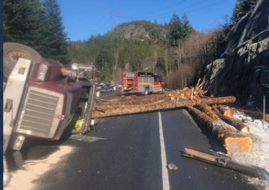https://www.squamishreporter.com/wp-content/uploads/2020/11/logging-truck-rollver-540x381.jpg