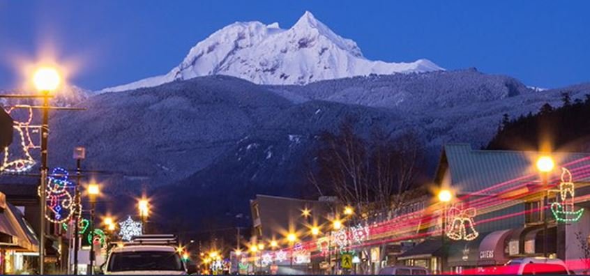 https://www.squamishreporter.com/wp-content/uploads/2020/12/night-shopping.jpg
