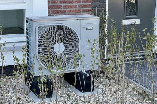 https://www.squamishreporter.com/wp-content/uploads/2022/05/heatpump-540x359.jpg
