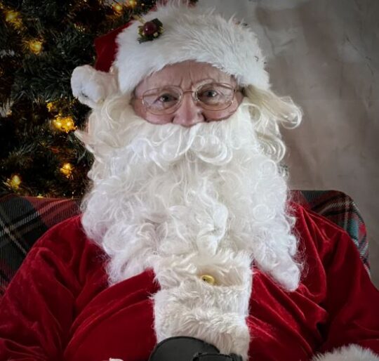 https://www.squamishreporter.com/wp-content/uploads/2022/12/santa-540x514.jpg