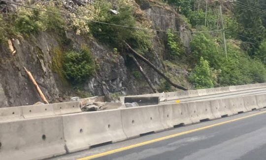 https://www.squamishreporter.com/wp-content/uploads/2023/06/rockslide-on-sea-to-sky-highway-540x324.jpg