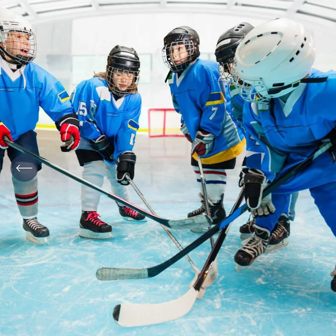 kids playing ice hockey